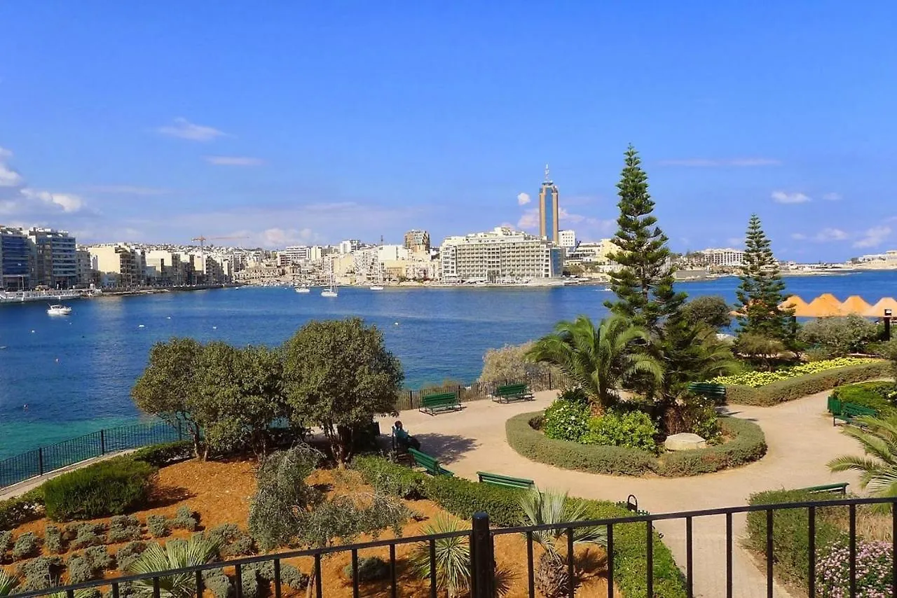 Seafront Luxury Apartment Incl Pool Sliema