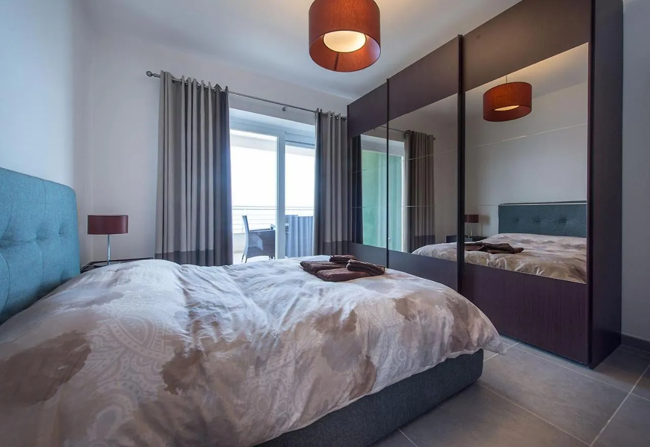 Seafront Luxury Apartment Incl Pool Sliema