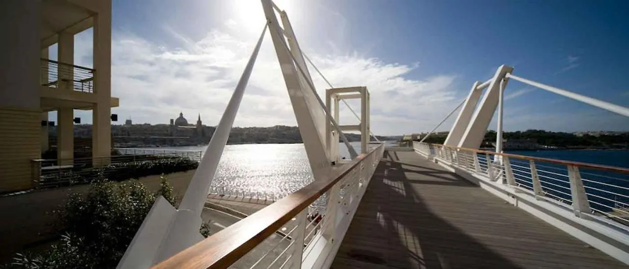 Seafront Luxury Apartment Incl Pool Sliema