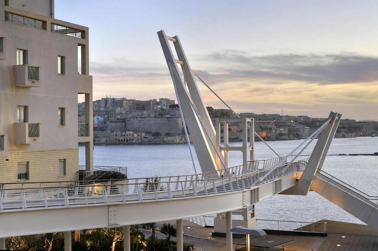 Seafront Luxury Apartment Incl Pool Sliema