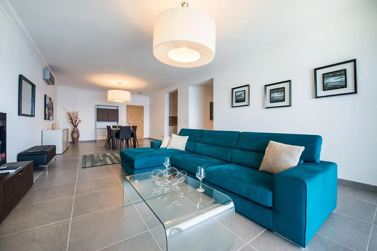 Seafront Luxury Apartment Incl Pool Sliema