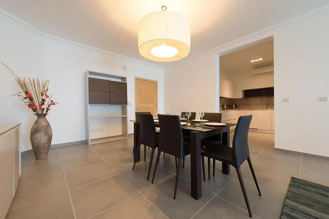 Seafront Luxury Apartment Incl Pool Sliema