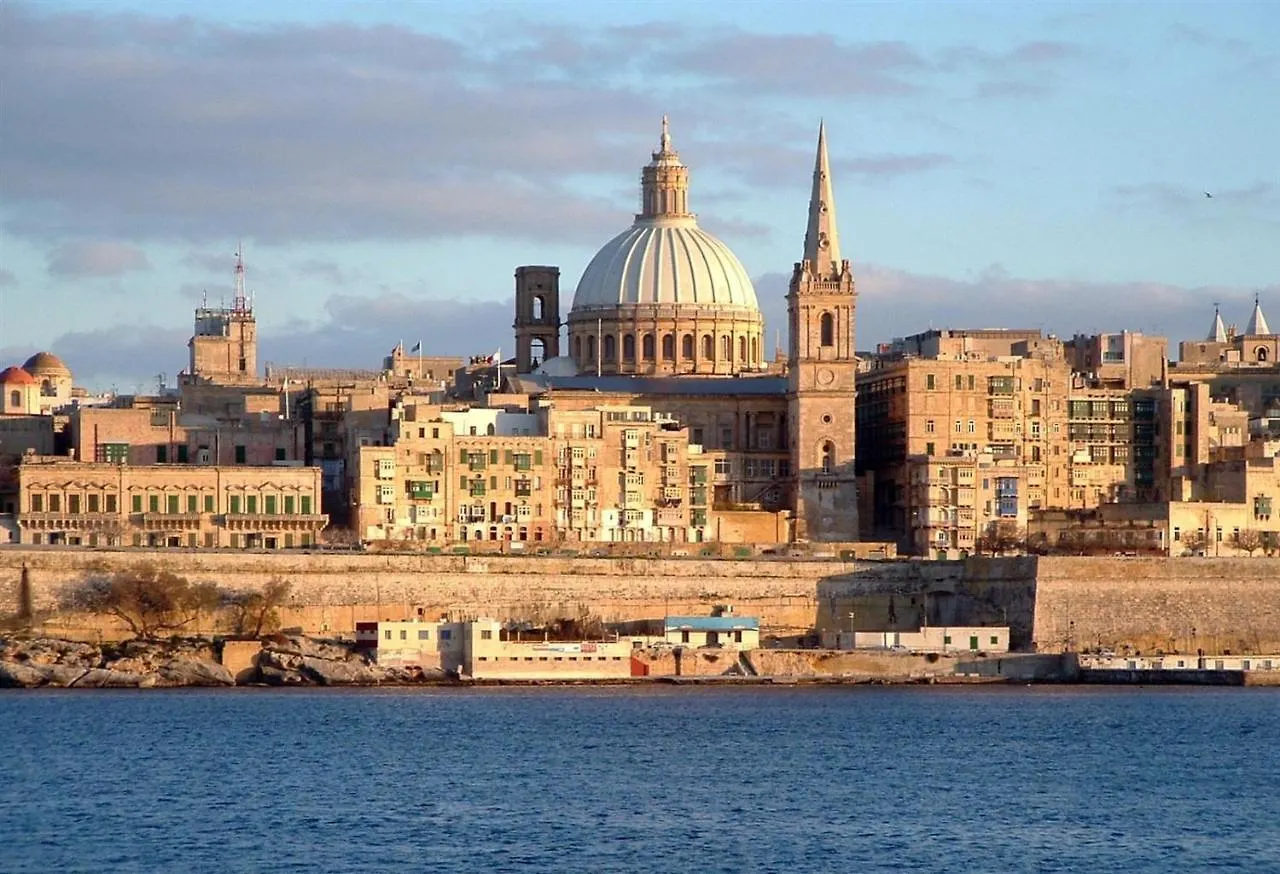 Seafront Luxury Apartment Incl Pool Sliema