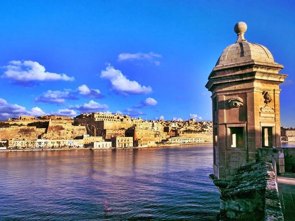 Seafront Luxury Apartment Incl Pool Sliema