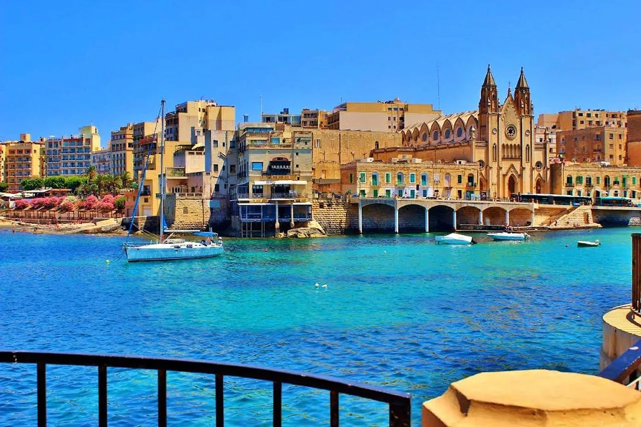 Seafront Luxury Apartment Incl Pool Sliema