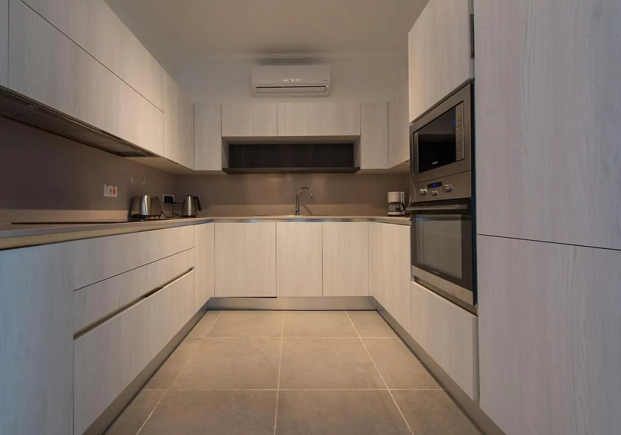 Seafront Luxury Apartment Incl Pool Sliema