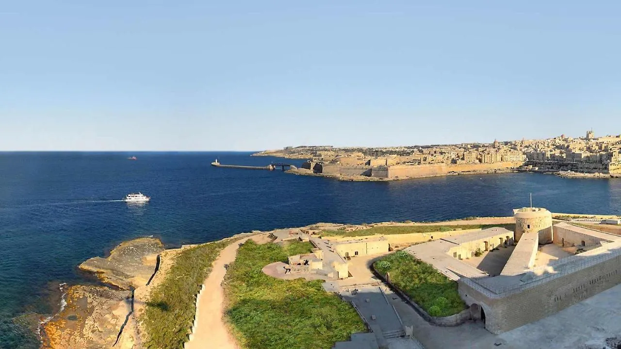 Seafront Luxury Apartment Incl Pool Sliema