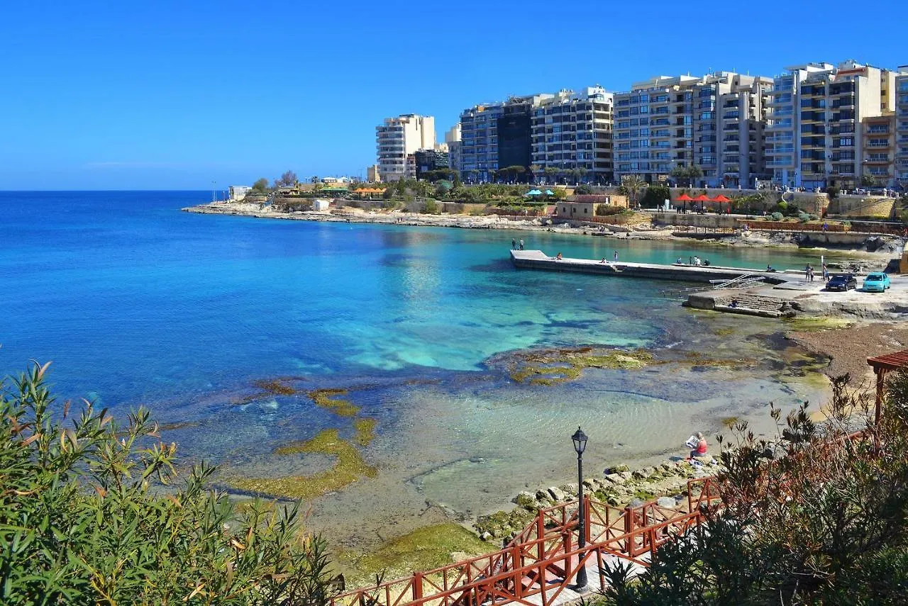 Seafront Luxury Apartment Incl Pool Sliema Malta
